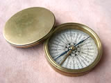 Early 19th century Georgian brass cased pocket compass 